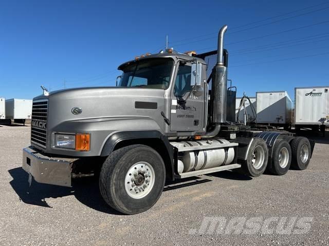 Mack CL713 Седельные тягачи