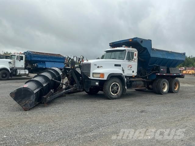 Mack CL713 Снежные отвалы и плуги
