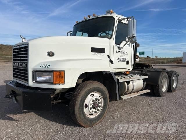 Mack CL733 Седельные тягачи
