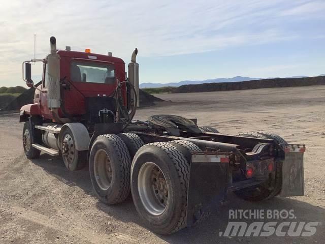 Mack CL733 Седельные тягачи