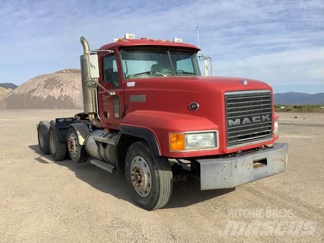Mack CL733 Седельные тягачи