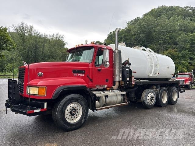 Mack CL733 Ассенизаторские машины