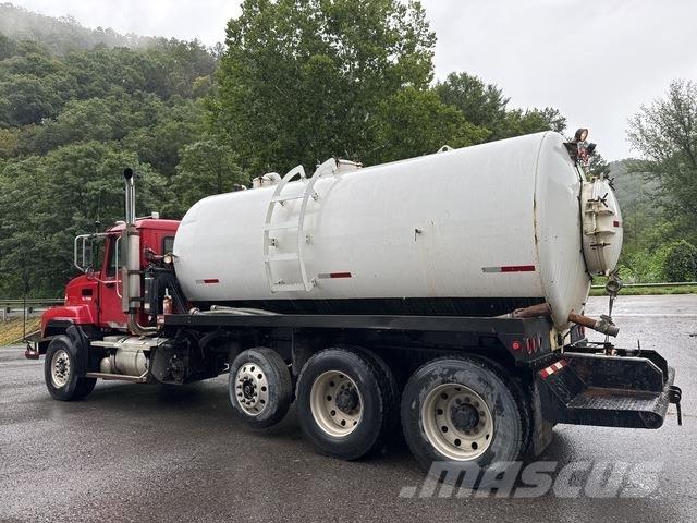 Mack CL733 Ассенизаторские машины