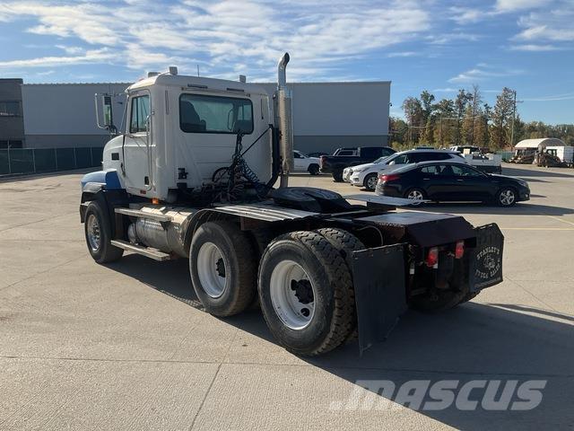 Mack CL753 Седельные тягачи