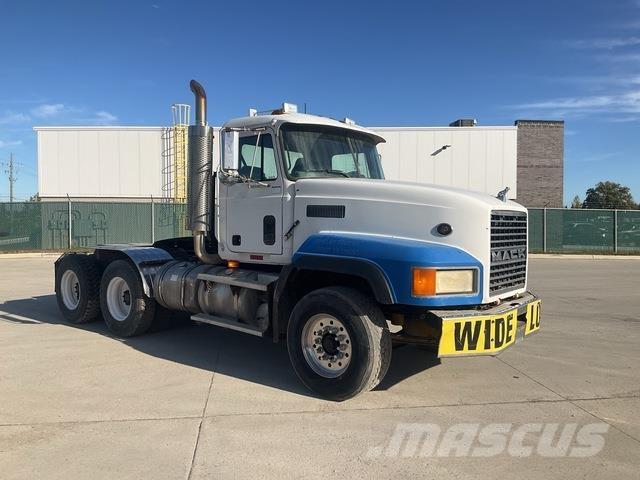 Mack CL753 Седельные тягачи