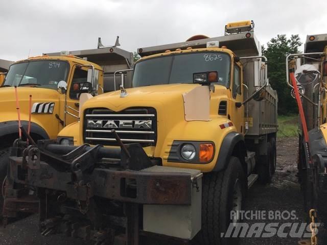 Mack CV700 Снежные отвалы и плуги