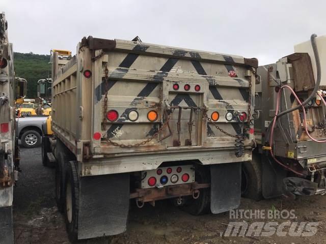 Mack CV700 Снежные отвалы и плуги