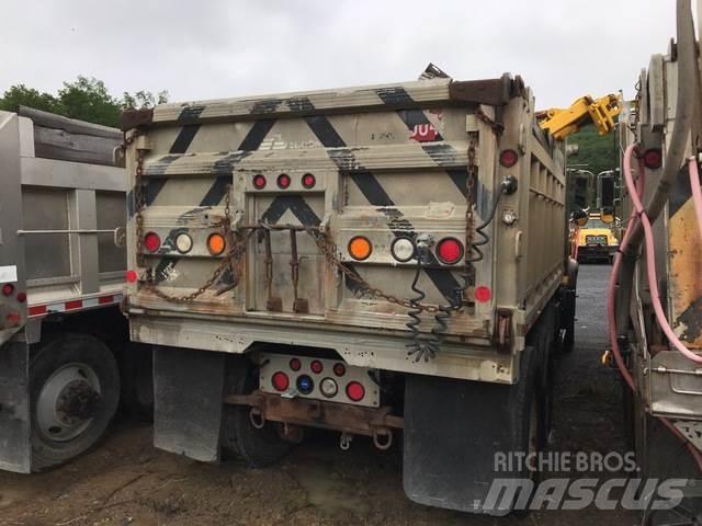 Mack CV700 Снежные отвалы и плуги