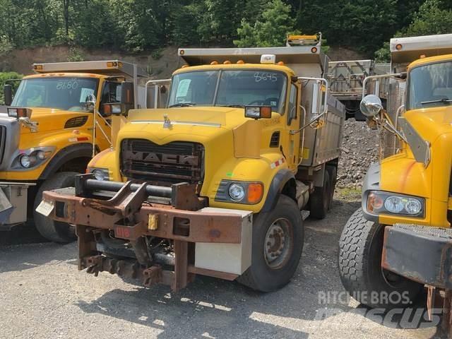 Mack CV700 Снежные отвалы и плуги