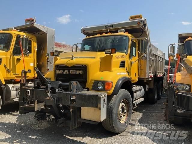 Mack CV700 Снежные отвалы и плуги