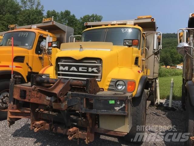 Mack CV700 Снежные отвалы и плуги