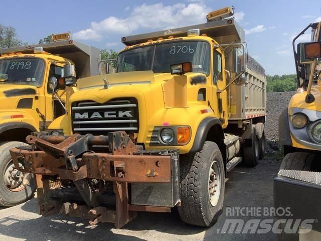 Mack CV700 Снежные отвалы и плуги