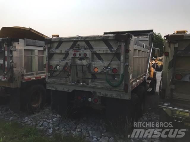 Mack CV700 Снежные отвалы и плуги