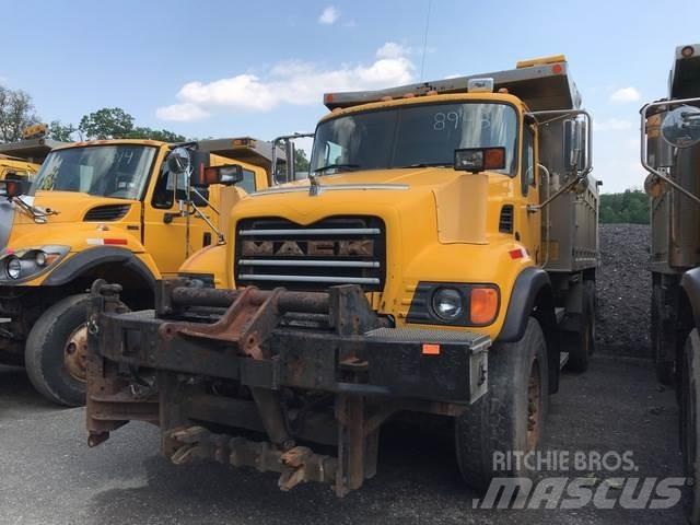 Mack CV700 Снежные отвалы и плуги