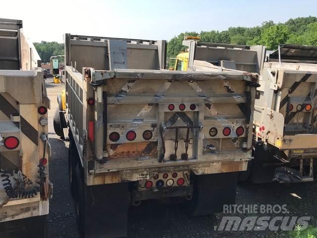Mack CV700 Снежные отвалы и плуги