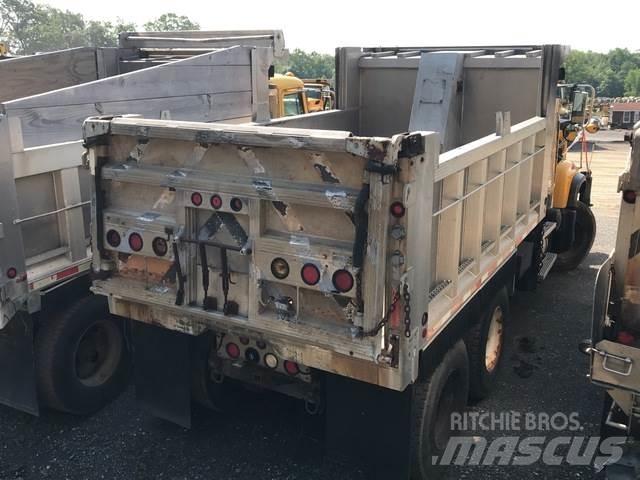 Mack CV700 Снежные отвалы и плуги