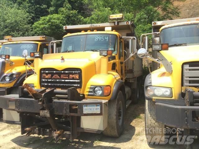 Mack CV700 Снежные отвалы и плуги