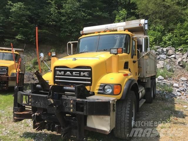 Mack CV700 Снежные отвалы и плуги