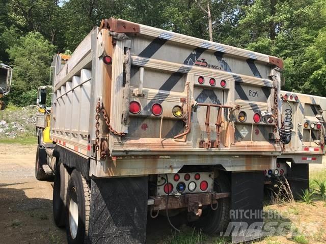 Mack CV700 Снежные отвалы и плуги