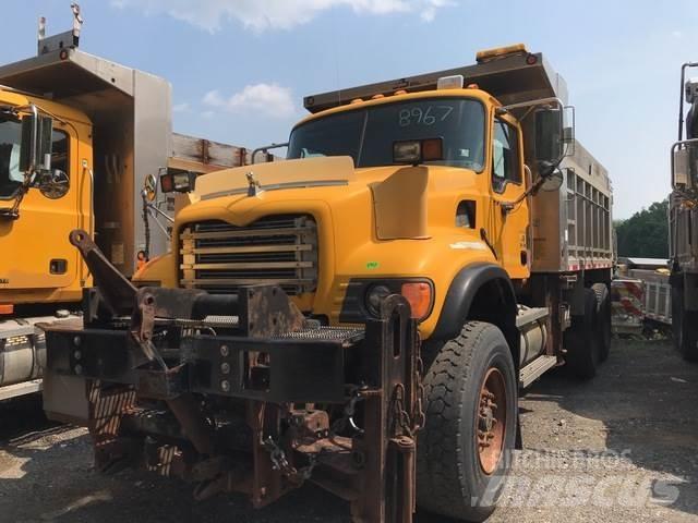 Mack CV700 Снежные отвалы и плуги