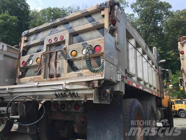 Mack CV700 Снежные отвалы и плуги
