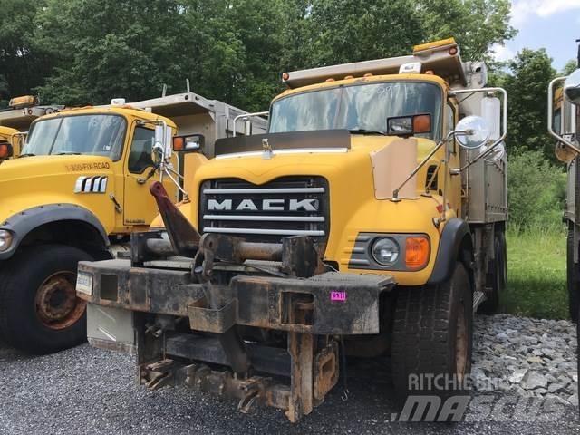 Mack CV700 Снежные отвалы и плуги