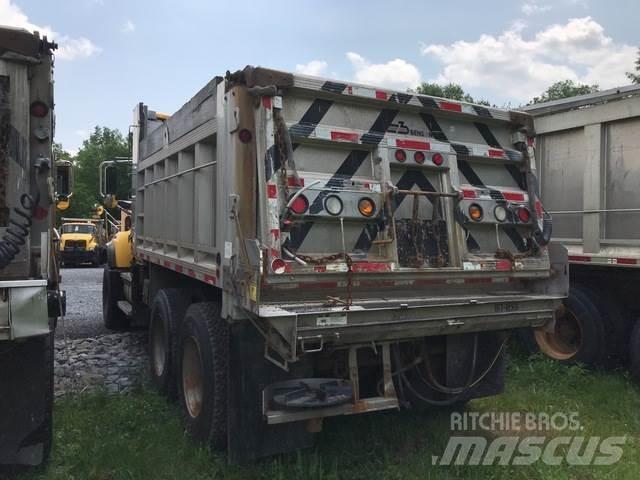 Mack CV700 Снежные отвалы и плуги