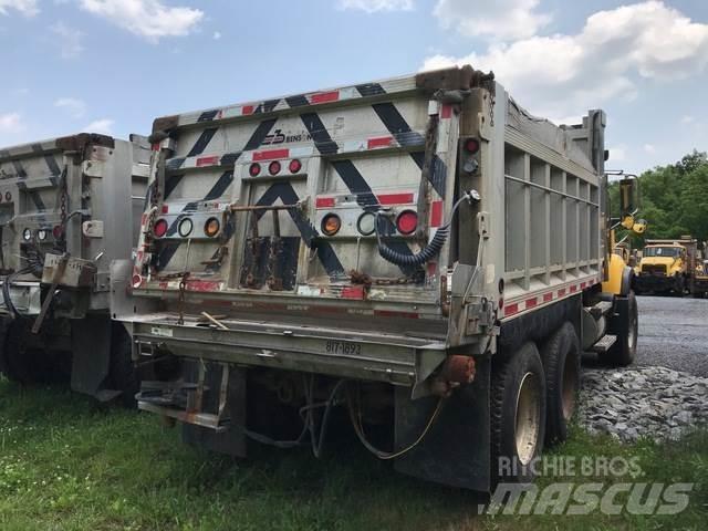Mack CV700 Снежные отвалы и плуги