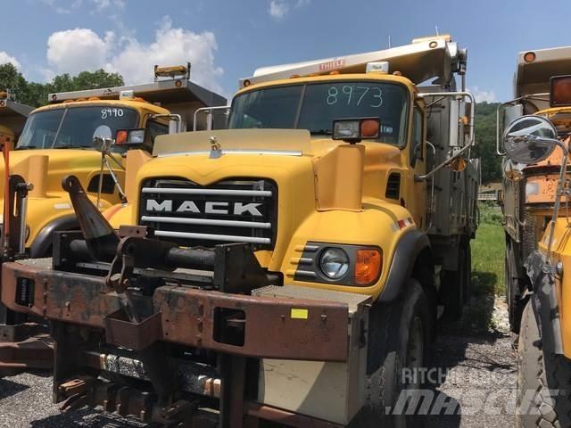 Mack CV700 Снежные отвалы и плуги