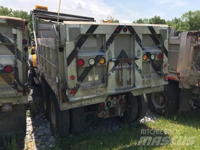Mack CV700 Снежные отвалы и плуги