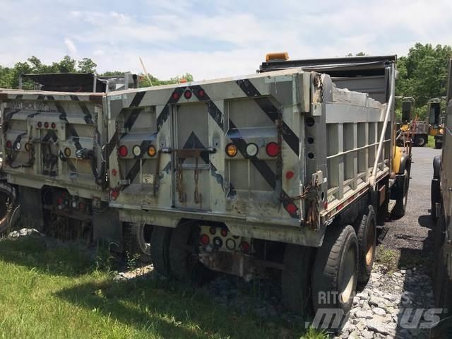 Mack CV700 Снежные отвалы и плуги