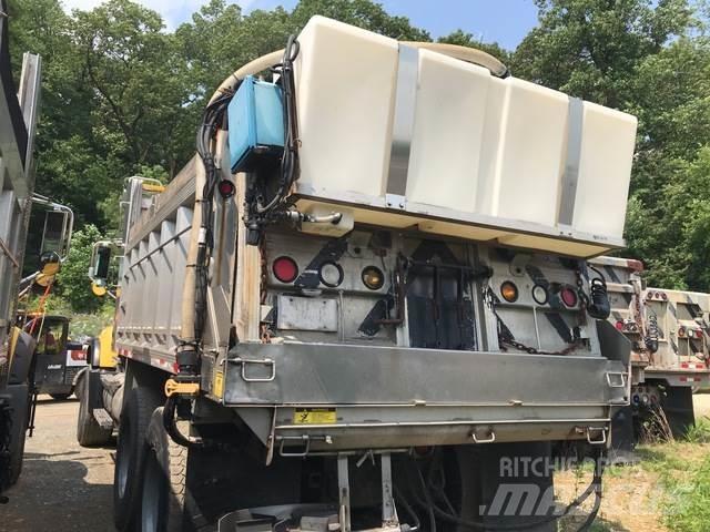Mack CV700 Снежные отвалы и плуги
