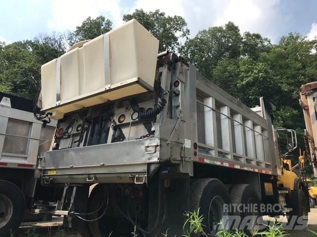 Mack CV700 Снежные отвалы и плуги
