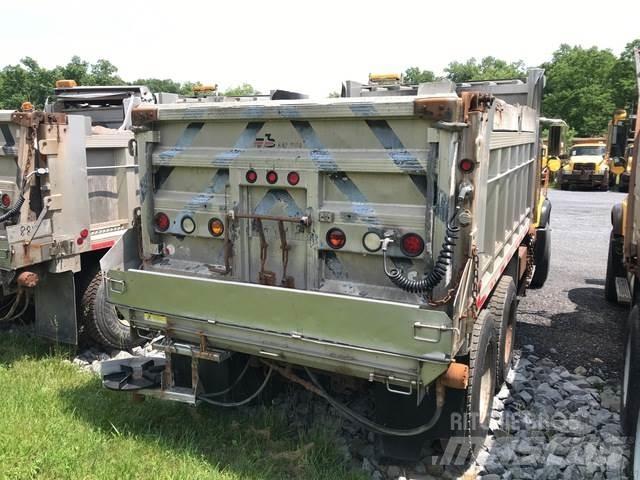 Mack CV700 Снежные отвалы и плуги