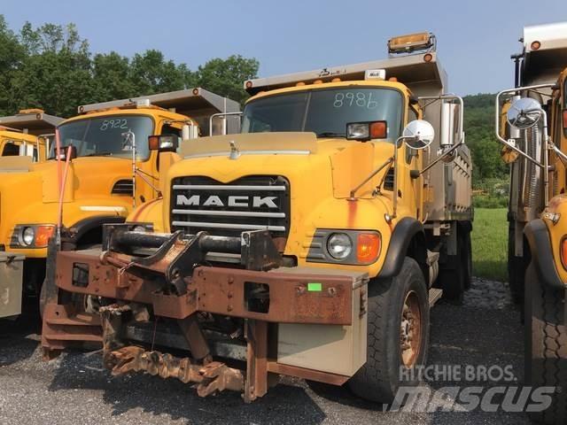 Mack CV700 Снежные отвалы и плуги