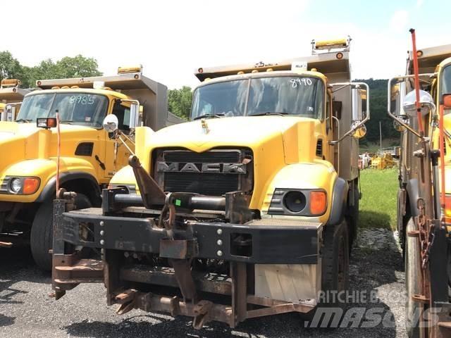 Mack CV700 Снежные отвалы и плуги