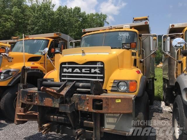 Mack CV700 Снежные отвалы и плуги