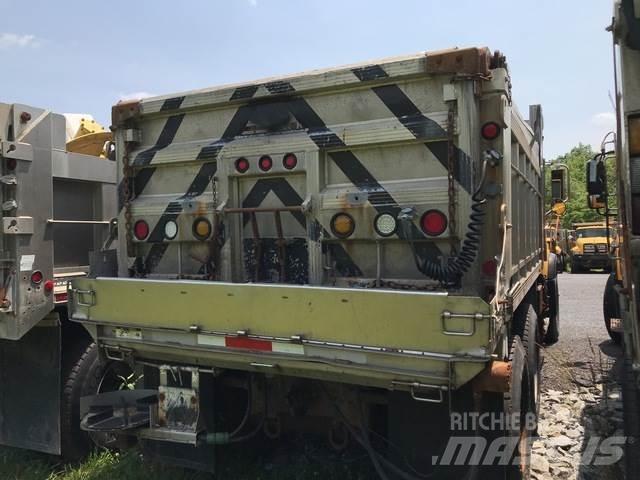 Mack CV700 Снежные отвалы и плуги