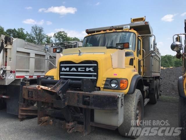 Mack CV700 Снежные отвалы и плуги