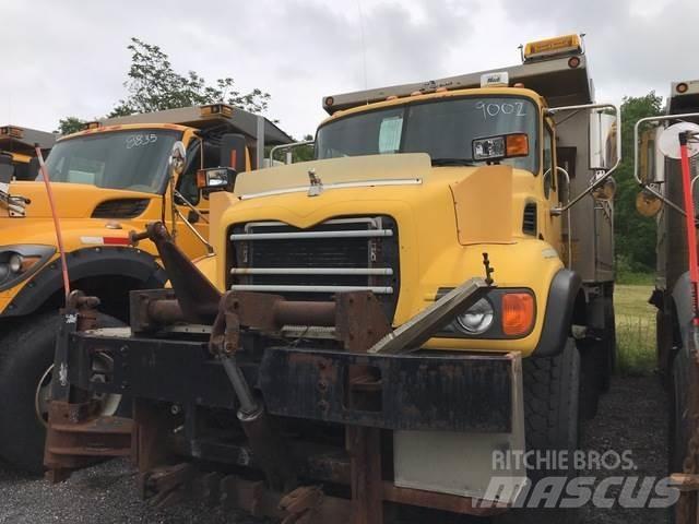 Mack CV700 Снежные отвалы и плуги