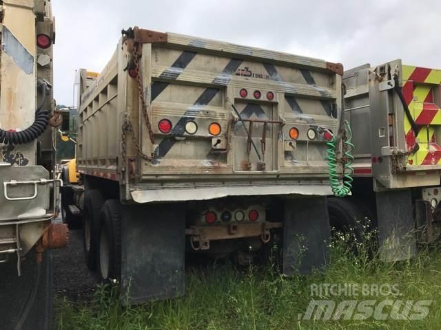 Mack CV700 Снежные отвалы и плуги