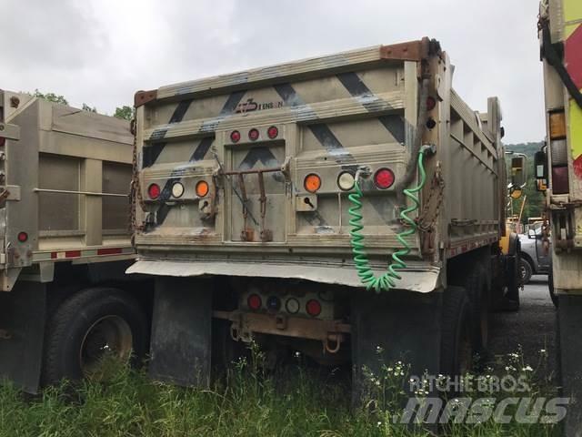 Mack CV700 Снежные отвалы и плуги