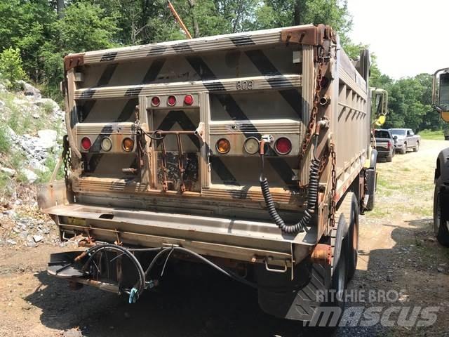 Mack CV700 Снежные отвалы и плуги