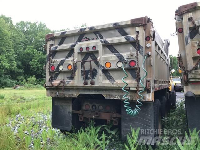 Mack CV700 Грузовики-Самосвалы