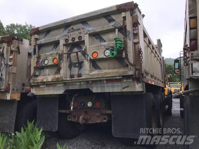 Mack CV700 Снежные отвалы и плуги