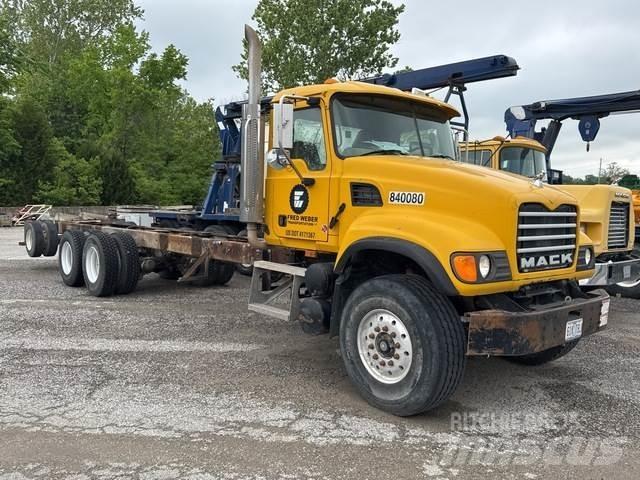 Mack CV713 Кабины