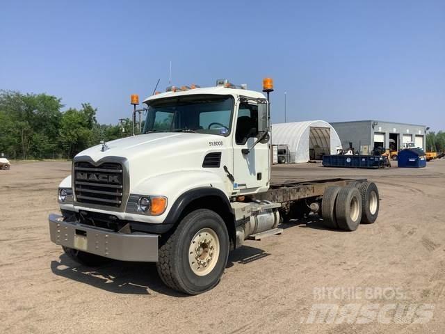 Mack CV713 Кабины
