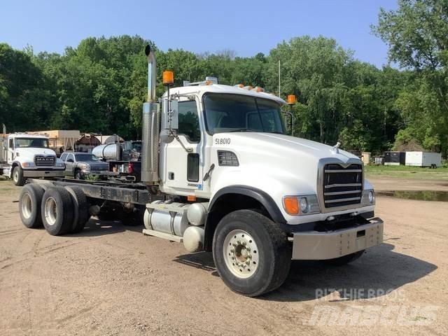 Mack CV713 Кабины