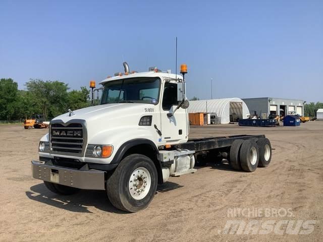 Mack CV713 Кабины