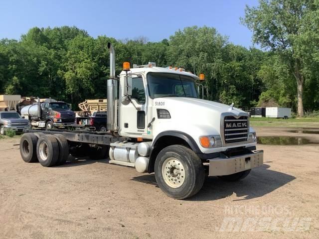 Mack CV713 Кабины